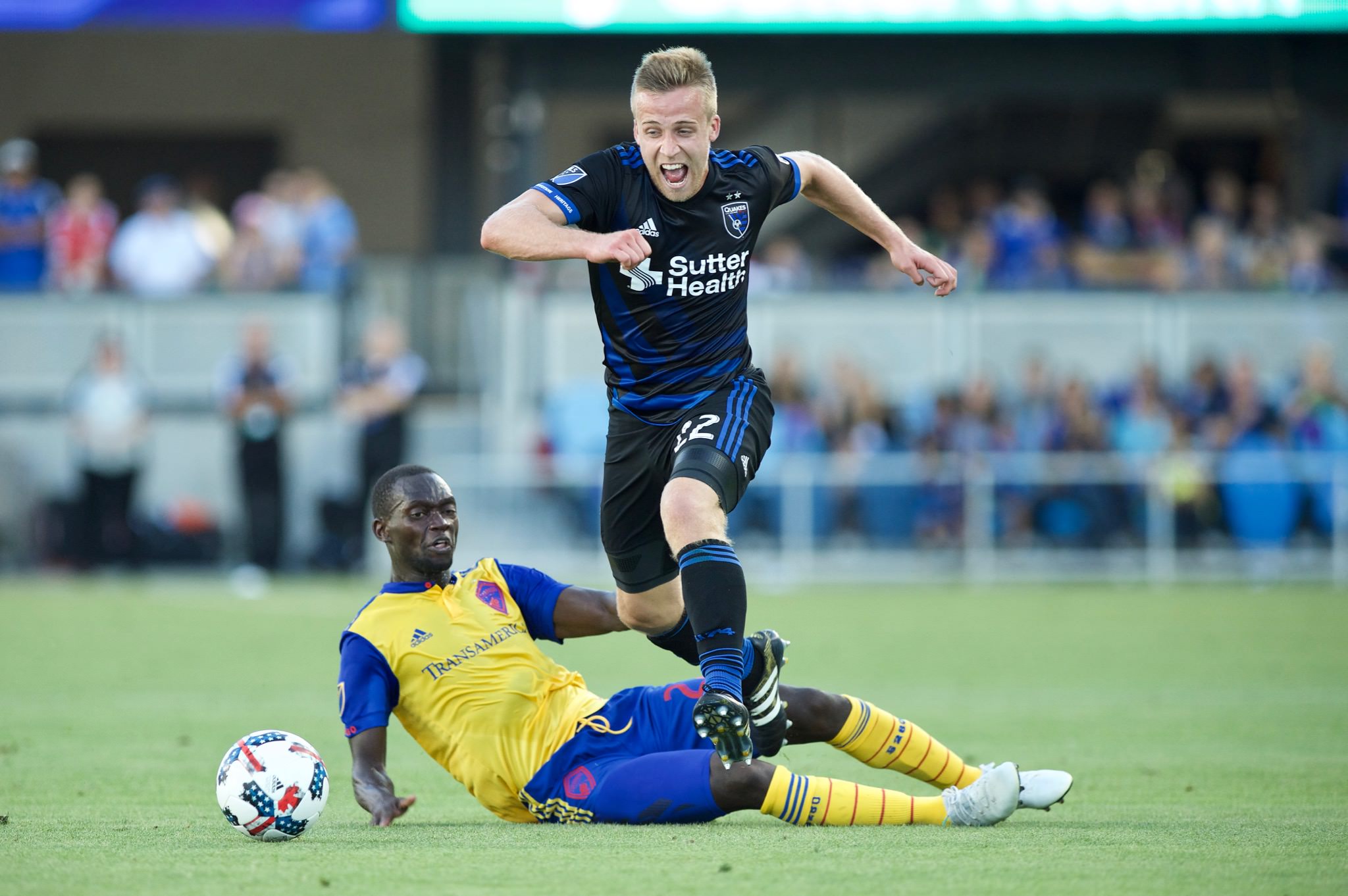 湖北孝感教育部门部署“游泳进校园”,今年要教会2万名学生游泳.